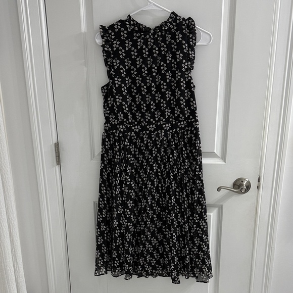 Ann Taylor Dresses & Skirts - Ann Taylor Black and White Floral Midi Dress